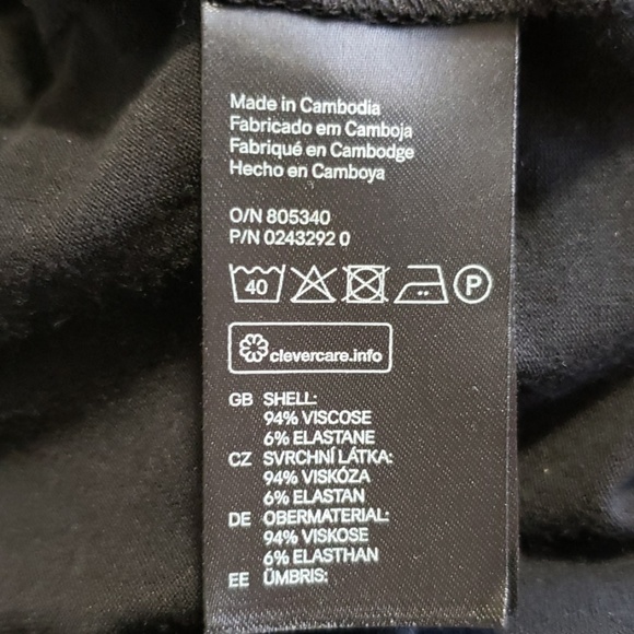 H&M elegant flattering little black dress - Picture 7 of 7